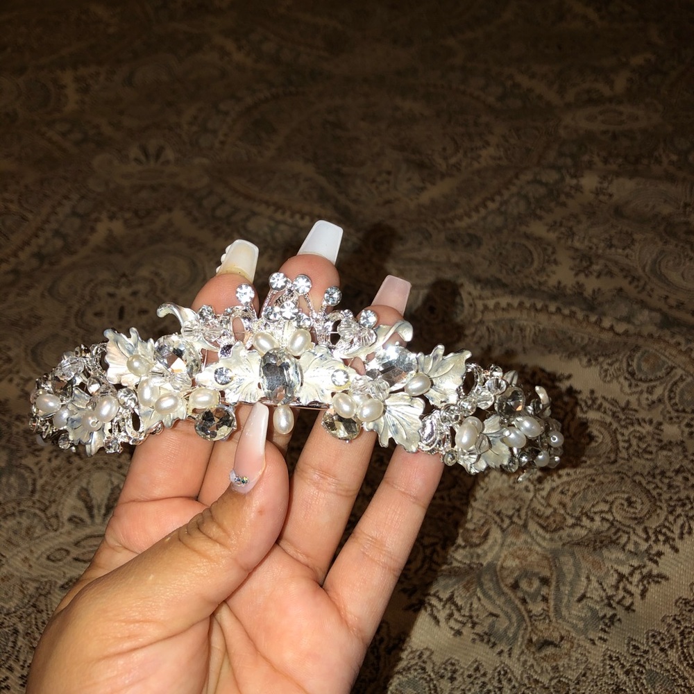 Bundle! Beautiful crown and bracelet!